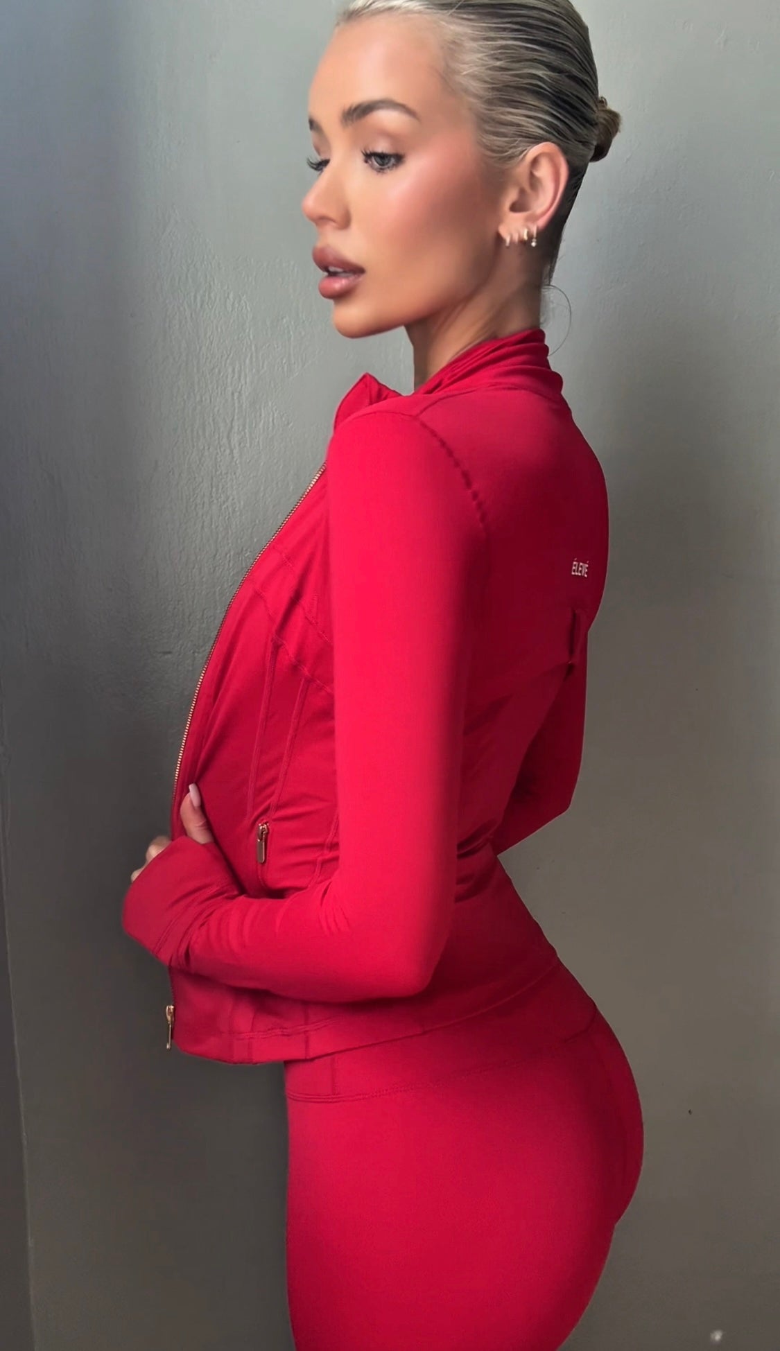 CONTOUR ZIP JACKET - ELECTRIC CHERRY-Élevé