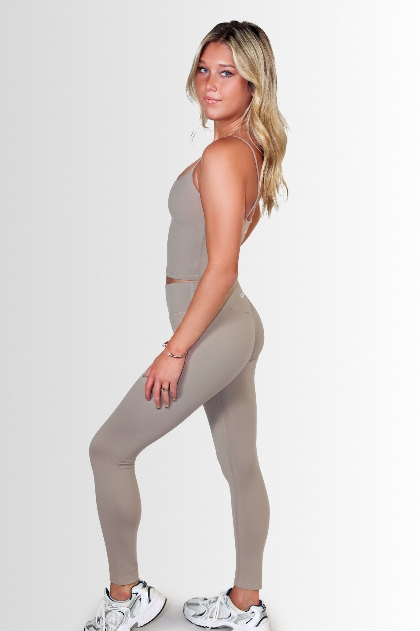 AIRLUXE CAMI SPORTS BRA -KHAKI- ÉLEVÉ