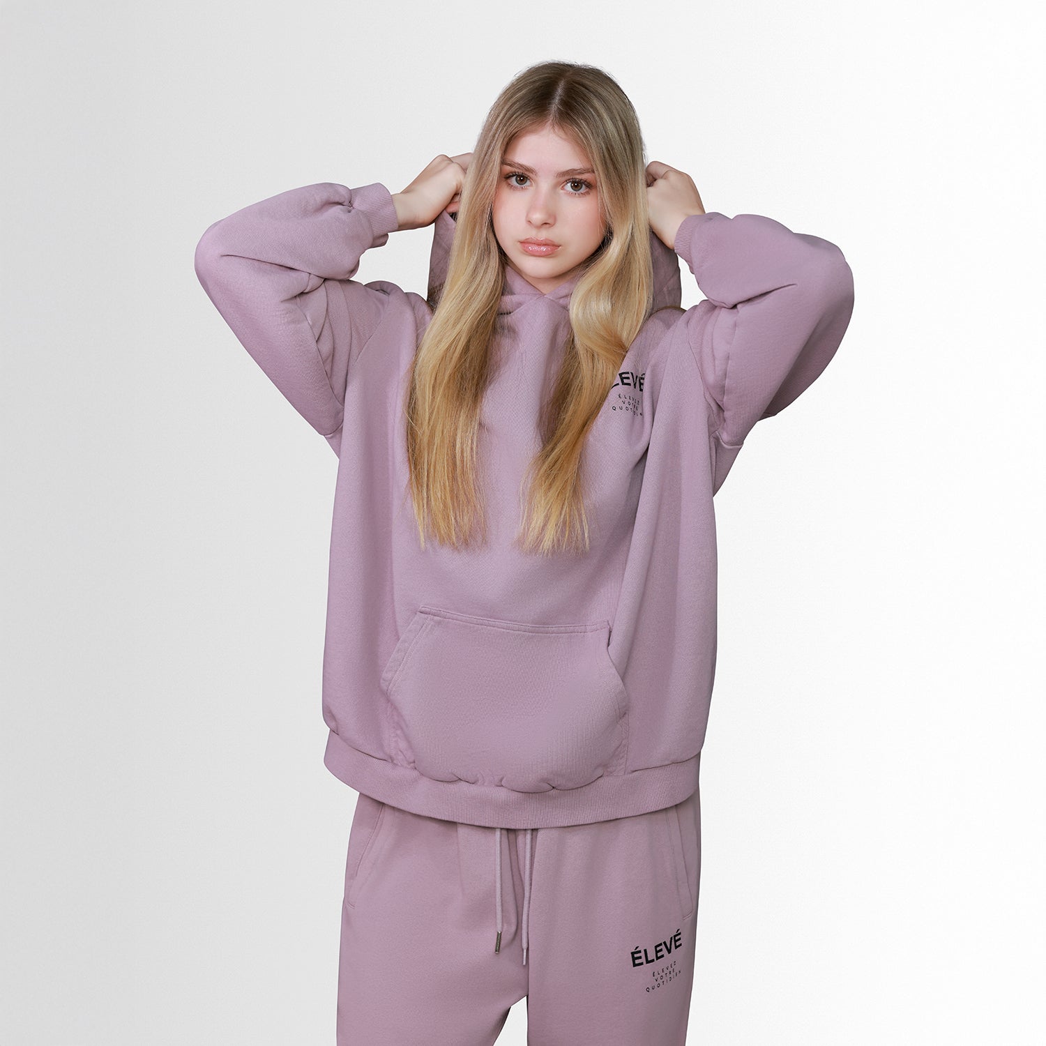 ESSENTIAL - OVERSIZED STRAIGHT LEG JOGGER - Élevé