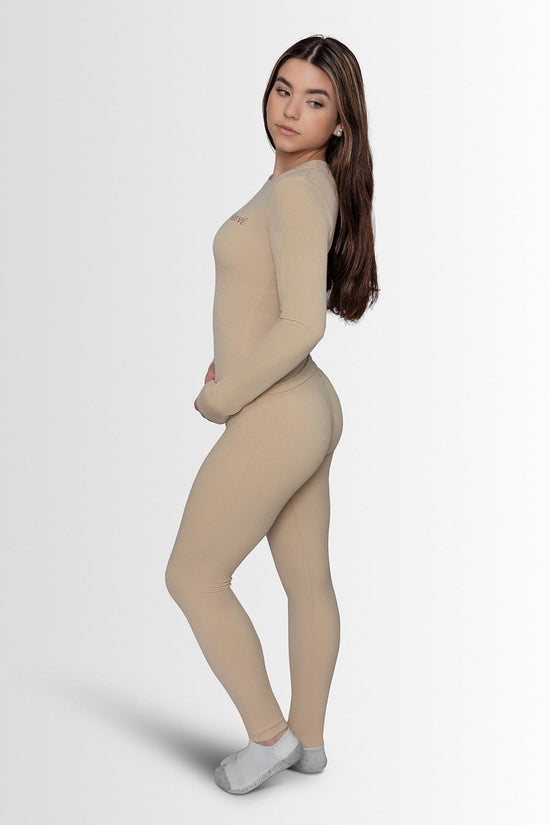 LAYLA LOUNGE LONG - SLEEVE - Oat Milk Élevé