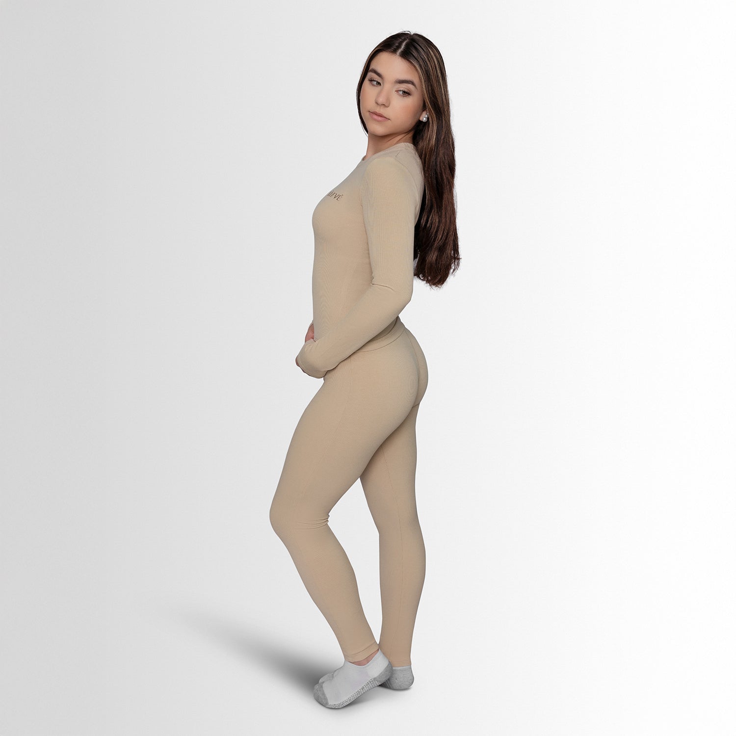 LAYLA LOUNGE LONG - SLEEVE - Oat Milk Élevé