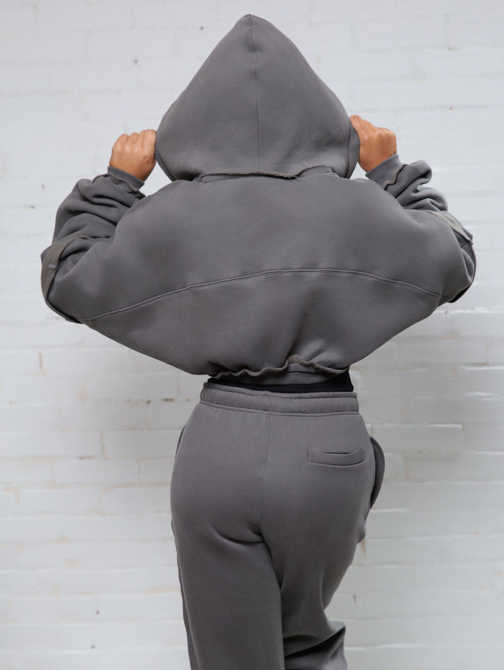 The Élevé Sydney Set with Cropped Hoodie and Wide - leg Joggers - Élevé