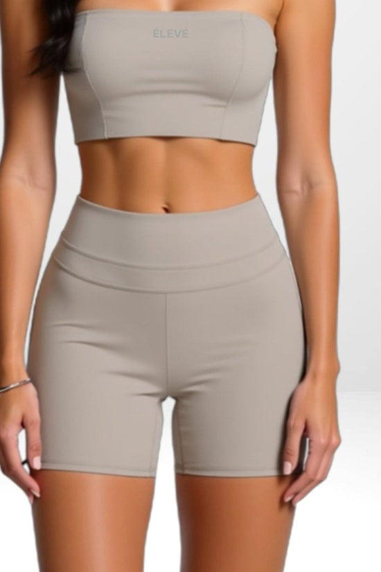 V - SCULPT SHORTS -ALMOND CRÈME Élevé